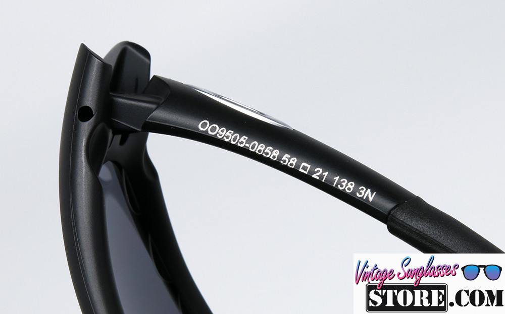OAKLEY Straight Jacket SATISFY